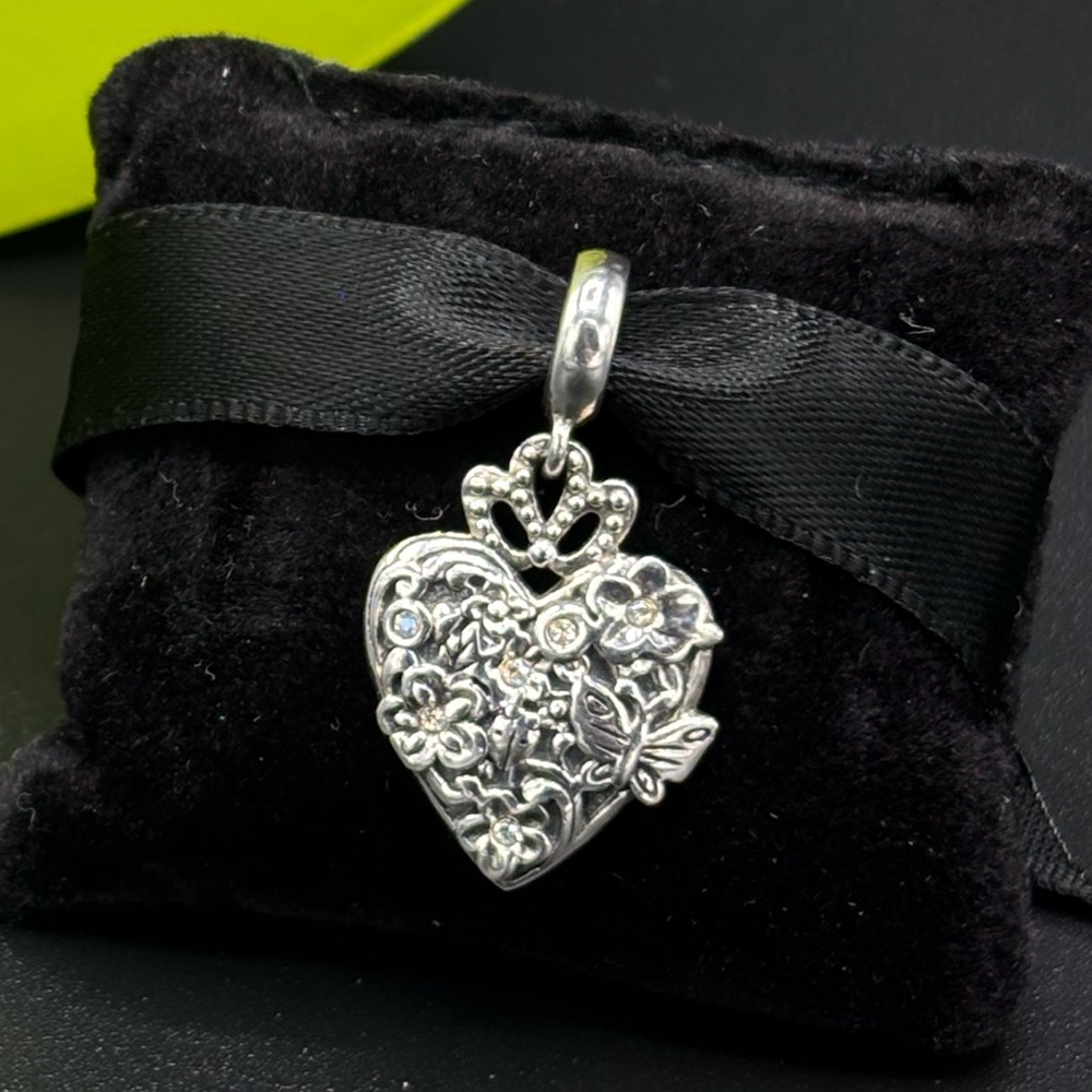 Chamilia “Once Upon a Time” Heart 925 sterling silver charm